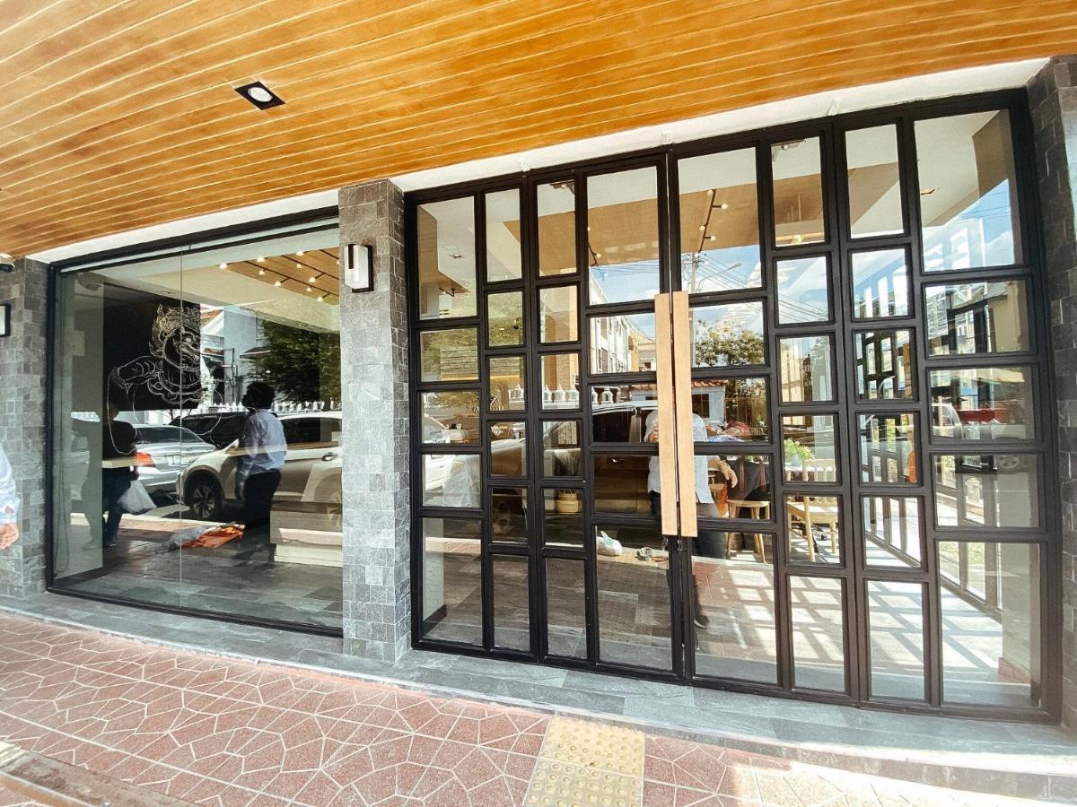בנגקוק Yakthai Poshtel מראה חיצוני תמונה
